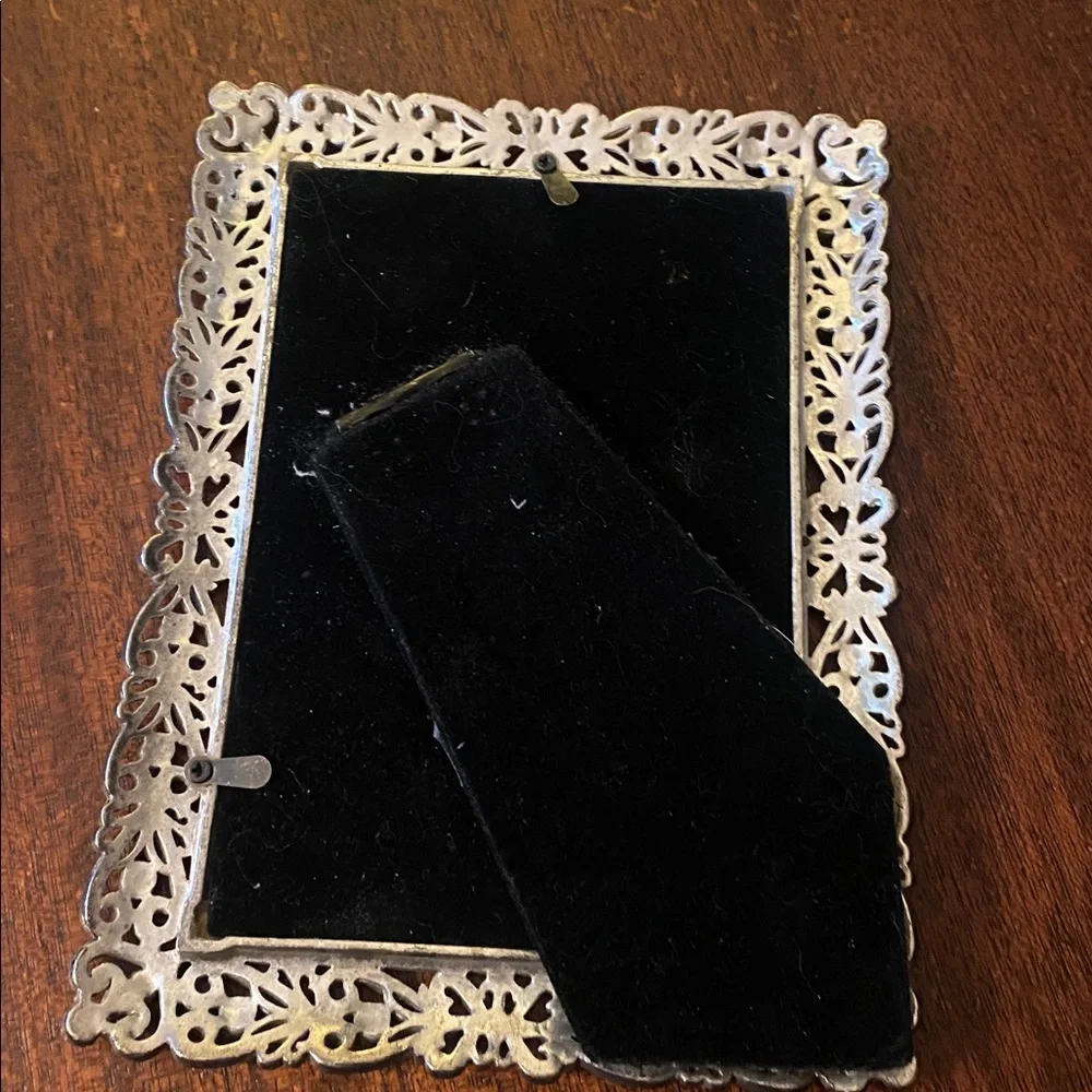 Beautiful Vintage 1980’s rhinestone and enamel picture frame